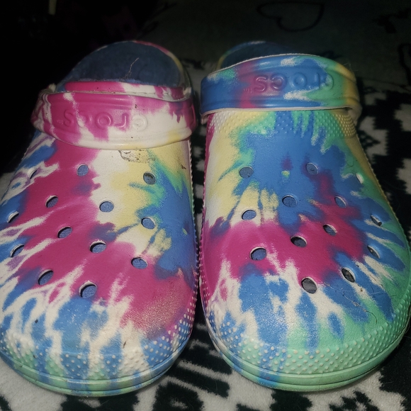 CROCS Shoes - Tye Dyed Crocs With Fur Lining